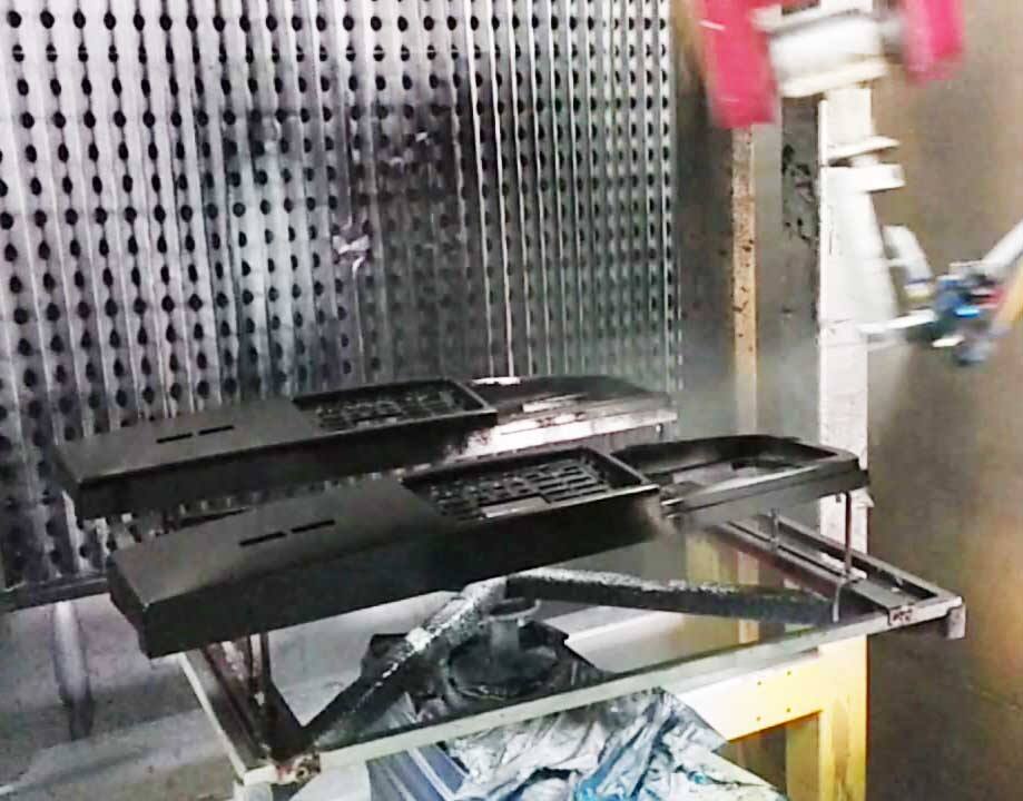 洗衣机塑胶件喷涂机器人